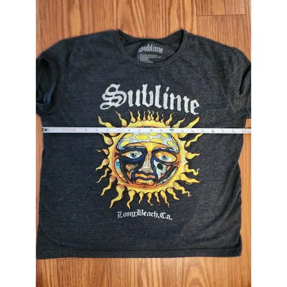 Sublime Ladies Cropped Graphic T-Shirt Size S Beachy Skatergirl - Picture 3 of 6